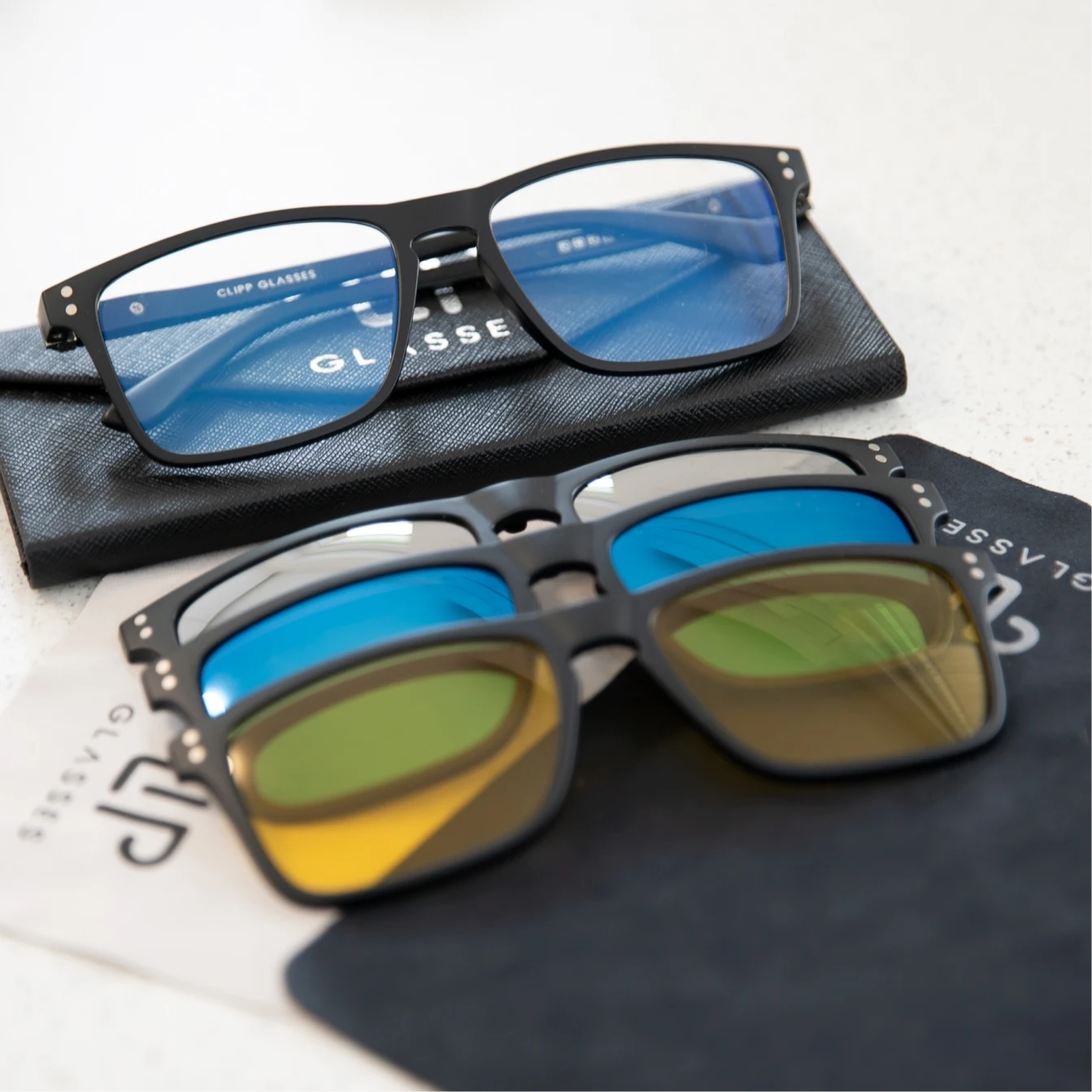 Clipp Glasses Cubed monitor szemüveg kiegészítőkkel