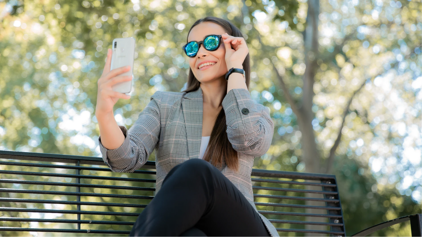 Clipp Glasses Sierra monitor szemüveg női modellen, kültéren