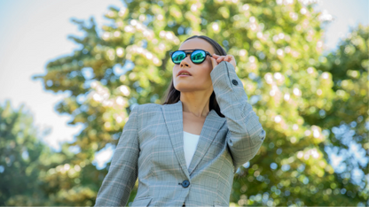 Clipp Glasses Sierra+ monitor szemüveg női modellen fedőlencsével, kültéren