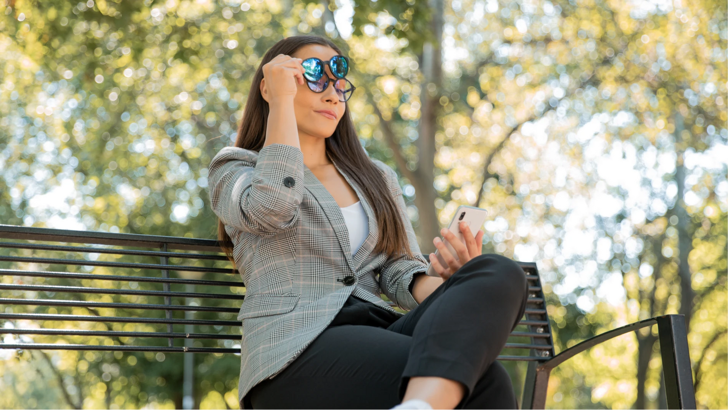 Clipp Glasses Sierra monitor szemüveg női modellen, kültéren