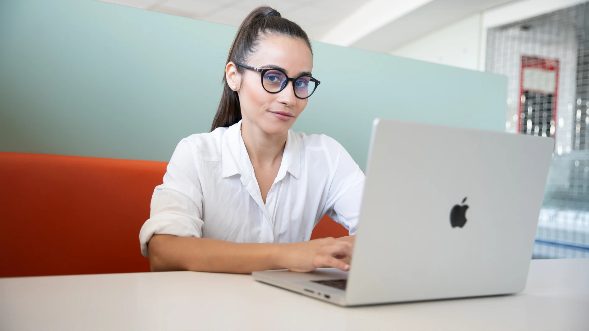 Clipp Glases Sierra kékfény szűrő szemüveg női mmodellen